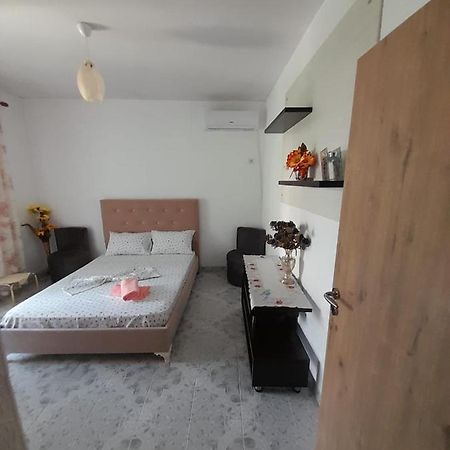 Mona'S Guesthouse ساراندا المظهر الخارجي الصورة
