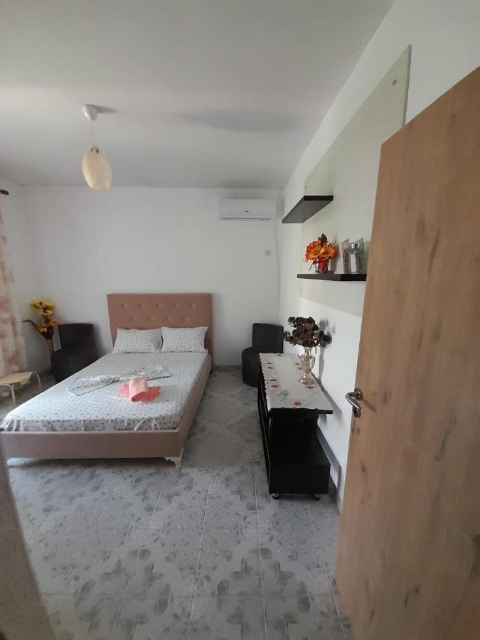 Mona'S Guesthouse ساراندا المظهر الخارجي الصورة
