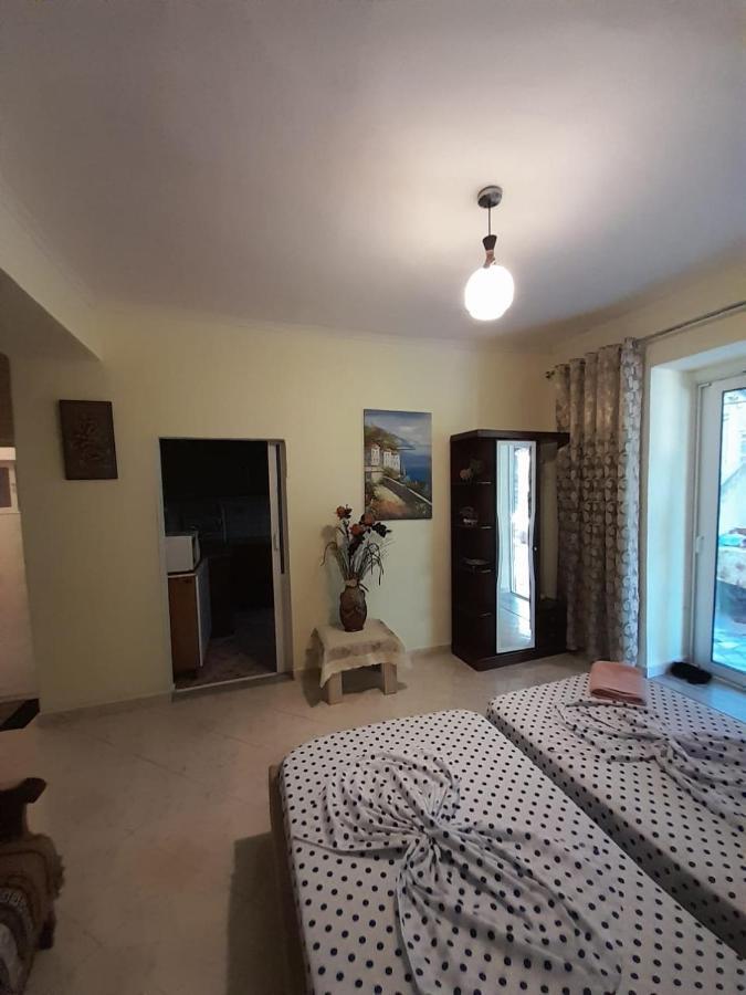 Mona'S Guesthouse ساراندا المظهر الخارجي الصورة