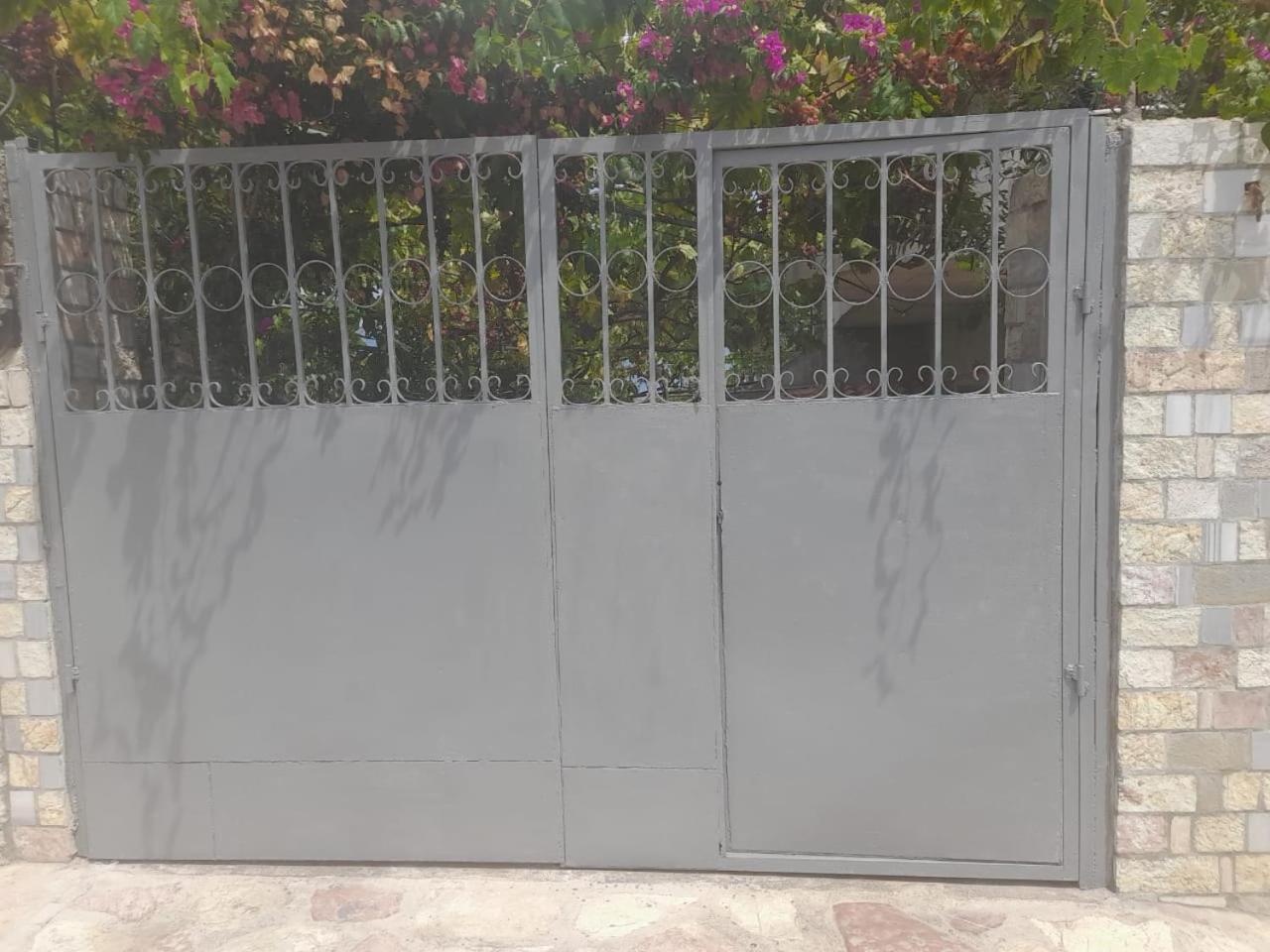 Mona'S Guesthouse ساراندا المظهر الخارجي الصورة