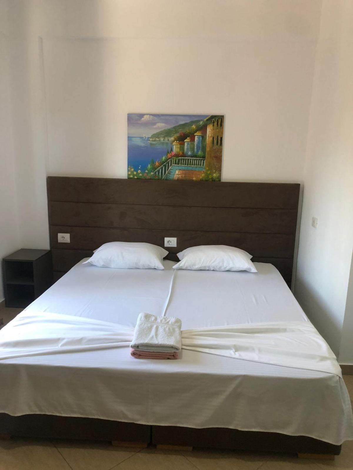 Mona'S Guesthouse ساراندا الغرفة الصورة