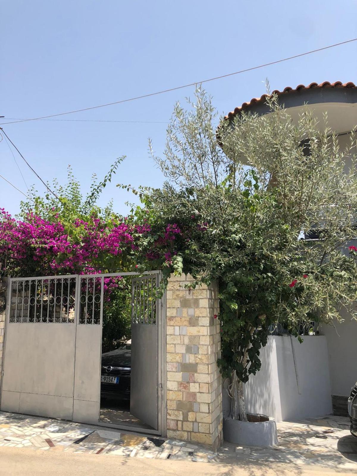 Mona'S Guesthouse ساراندا الغرفة الصورة