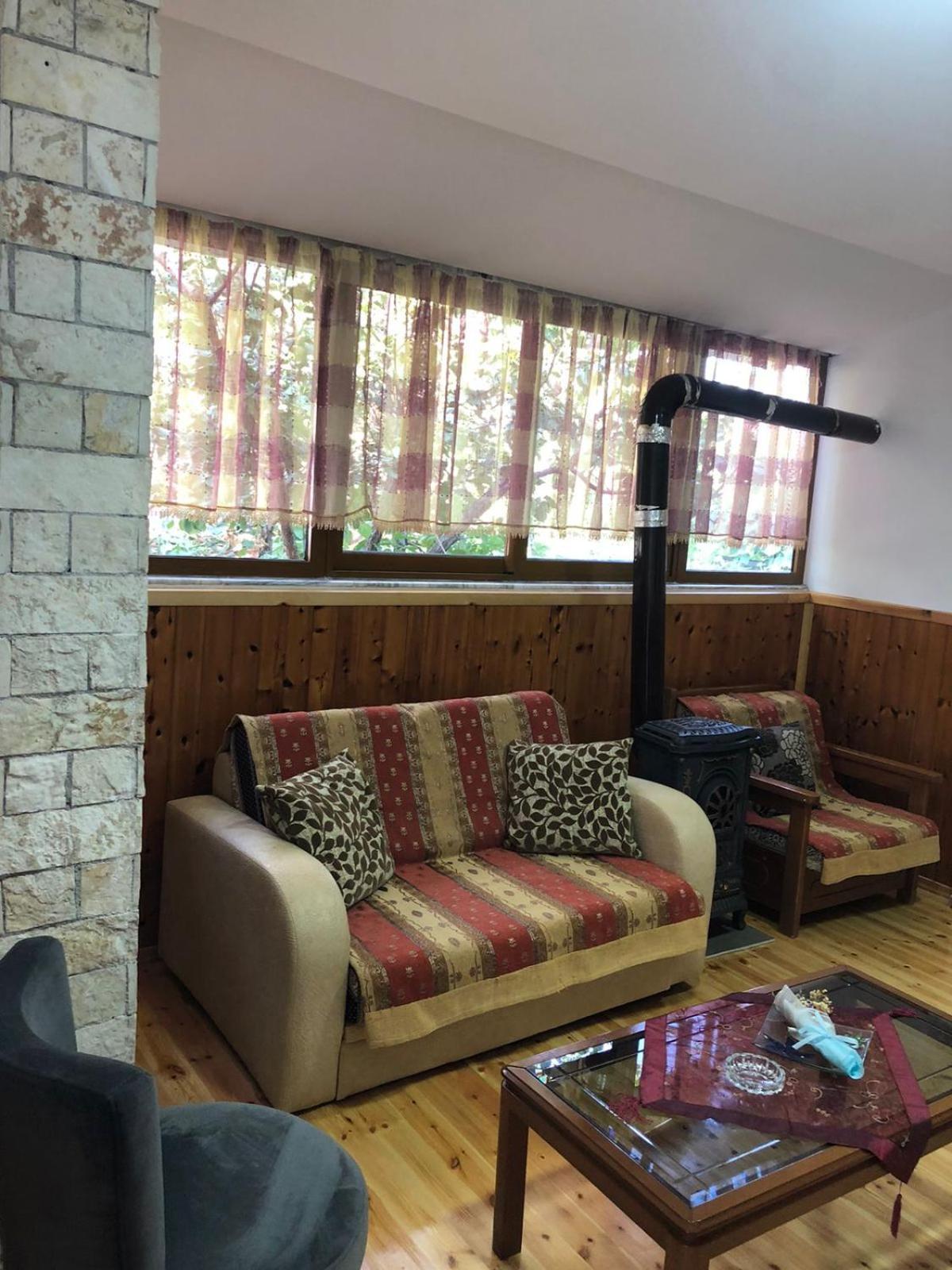 Mona'S Guesthouse ساراندا المظهر الخارجي الصورة